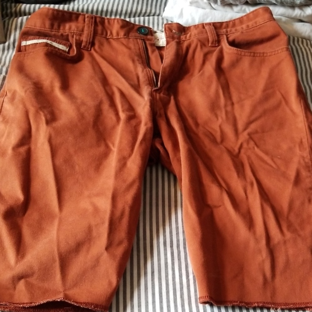 Orange short